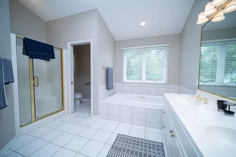 5421 Regents Park Road Rockford IL 61107