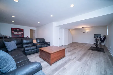 5421 Regents Park Road Rockford IL 61107