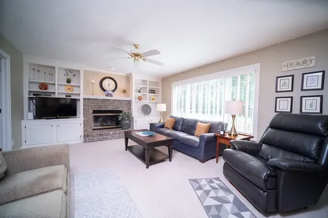 5421 Regents Park Road Rockford IL 61107