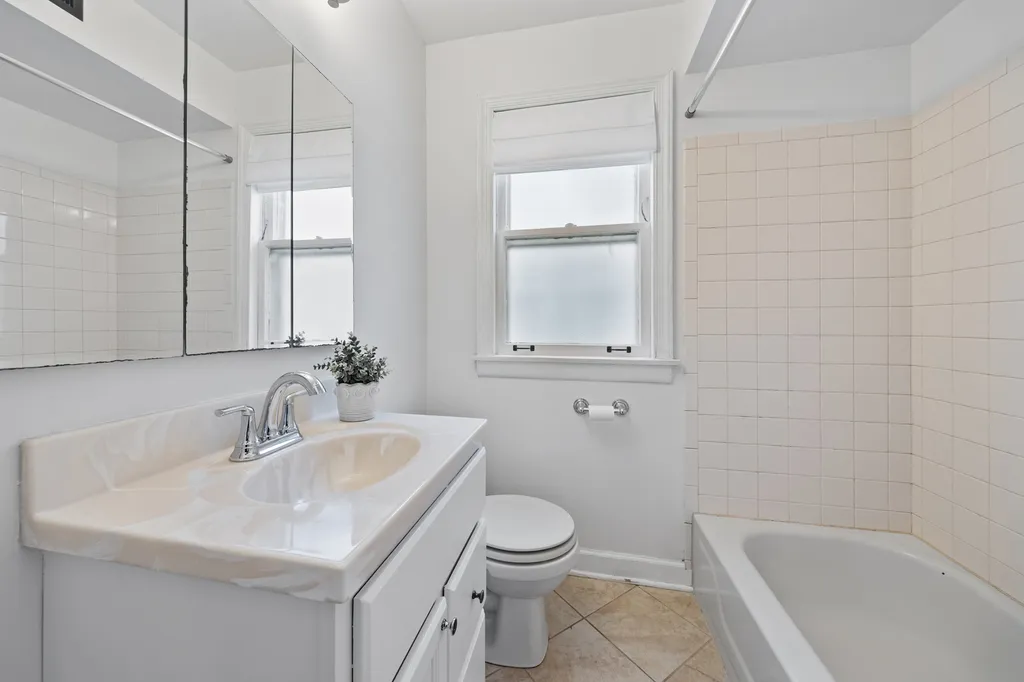 5810 North East Circle Avenue Chicago IL 60631