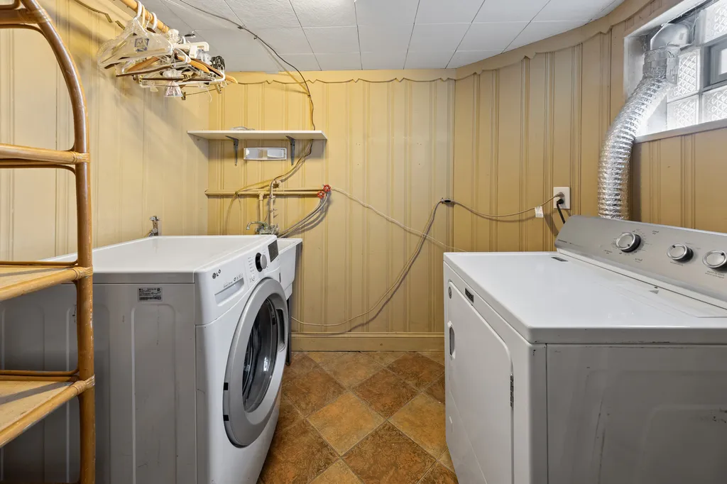 5810 North East Circle Avenue Chicago IL 60631