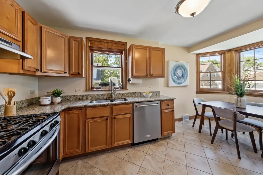 5810 North East Circle Avenue Chicago IL 60631