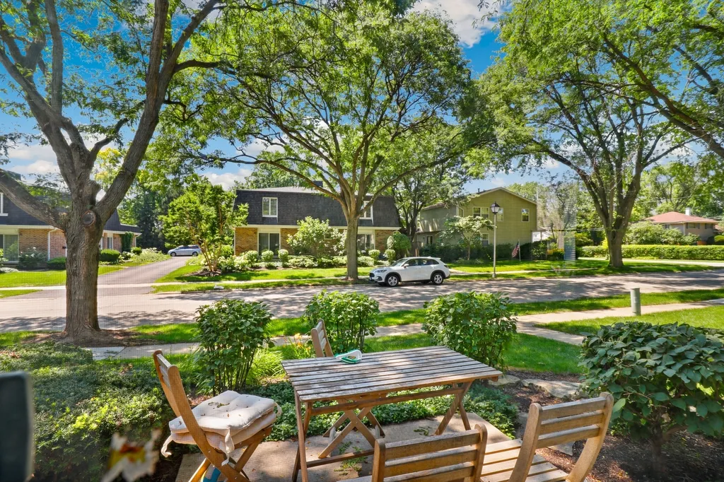 415 Sunnybrook Lane Wheaton IL 60187
