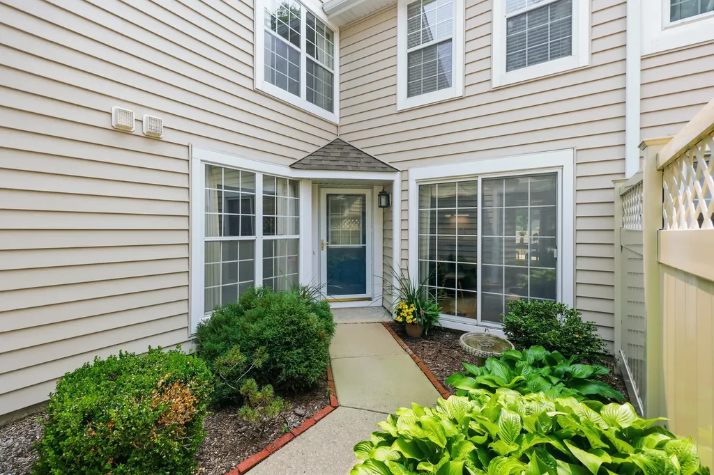 1537 Stevens Drive Schaumburg IL 60173