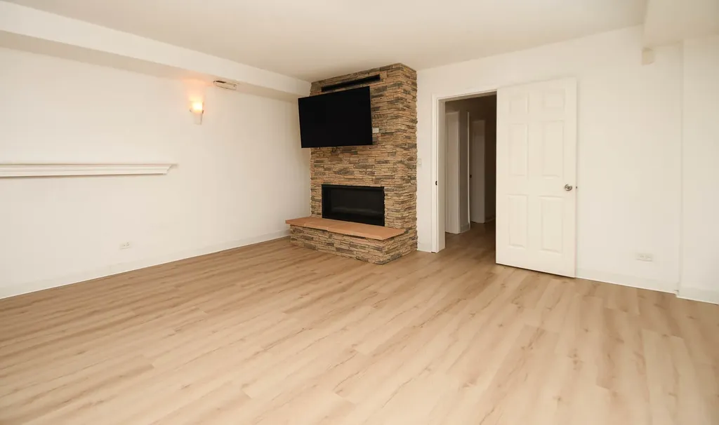 6445 North Greenview Avenue Chicago IL 60626