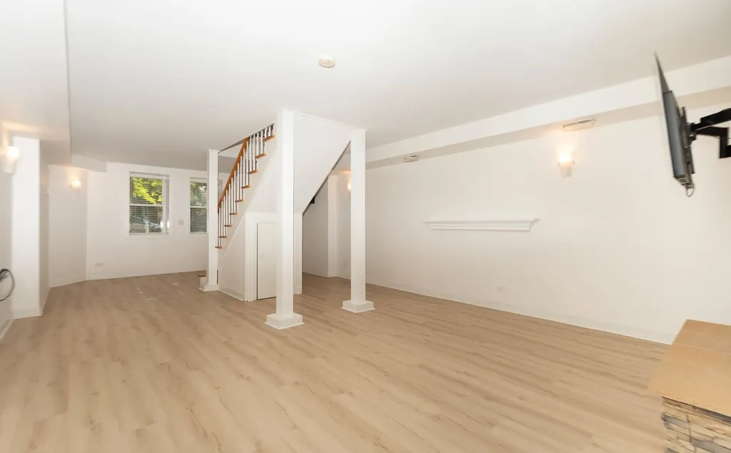 6445 North Greenview Avenue Chicago IL 60626