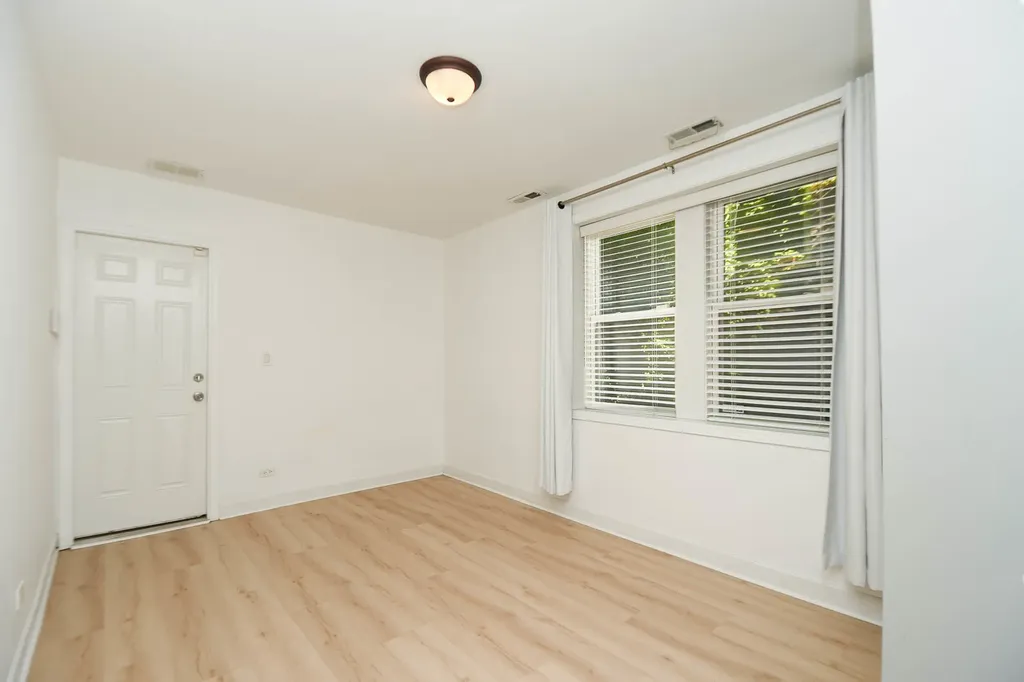 6445 North Greenview Avenue Chicago IL 60626