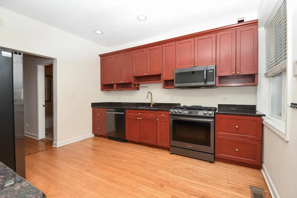 6445 North Greenview Avenue Chicago IL 60626