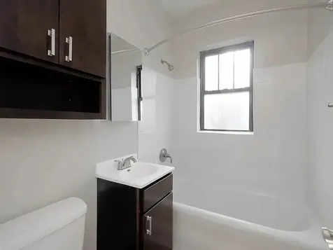 3700 North Bosworth Avenue Chicago IL 60613