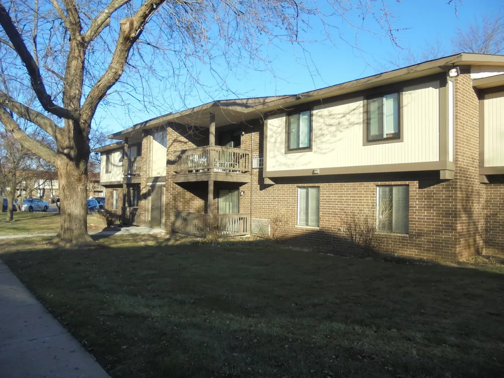 566 Somerset Lane Crystal Lake IL 60014