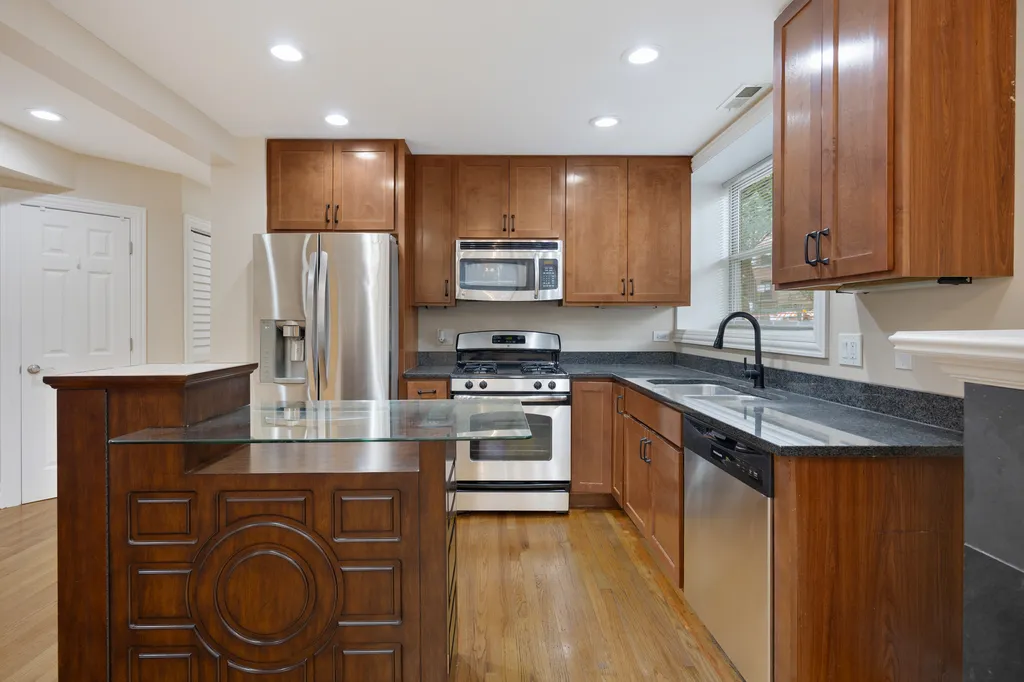 924 North Oakley Boulevard Chicago IL 60622