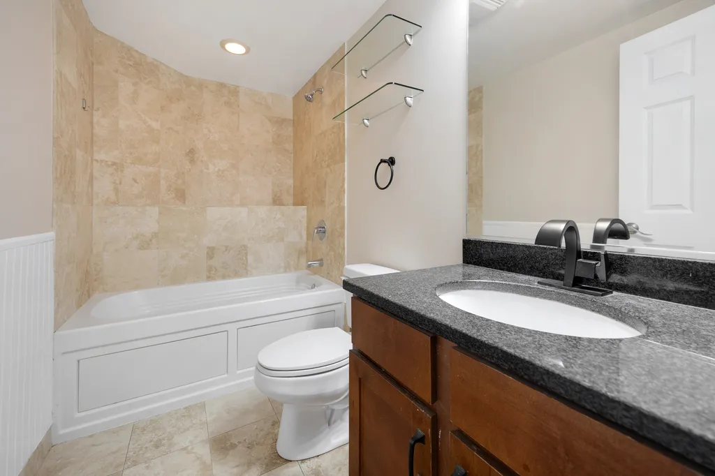 924 North Oakley Boulevard Chicago IL 60622
