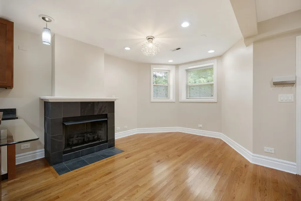 924 North Oakley Boulevard Chicago IL 60622