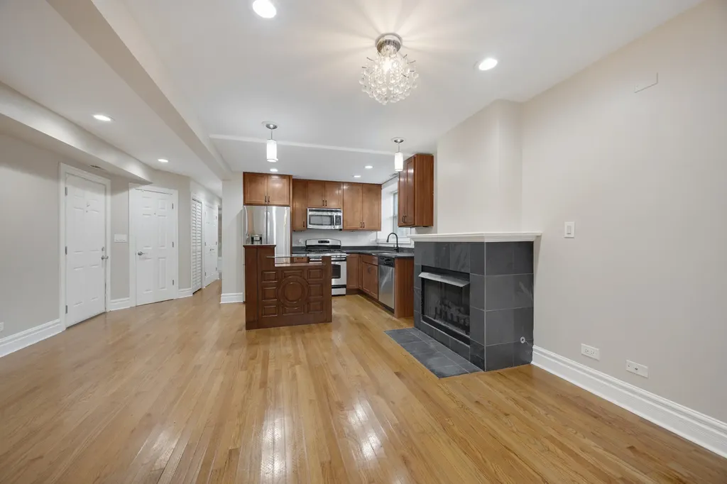 924 North Oakley Boulevard Chicago IL 60622