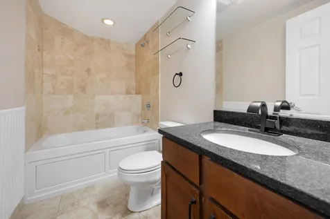 924 North Oakley Boulevard Chicago IL 60622