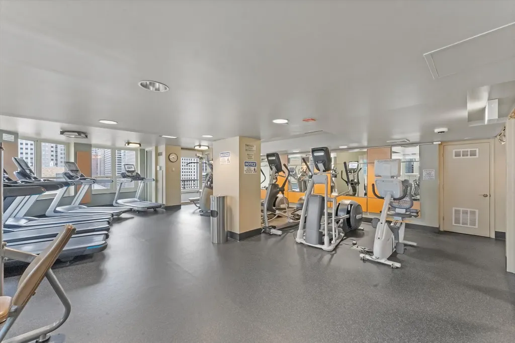 345 North La Salle Drive Chicago IL 60654