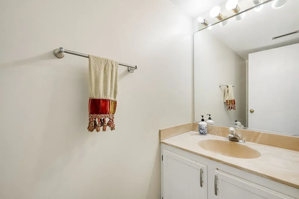 1311 Trinity Drive Carol Stream IL 60188