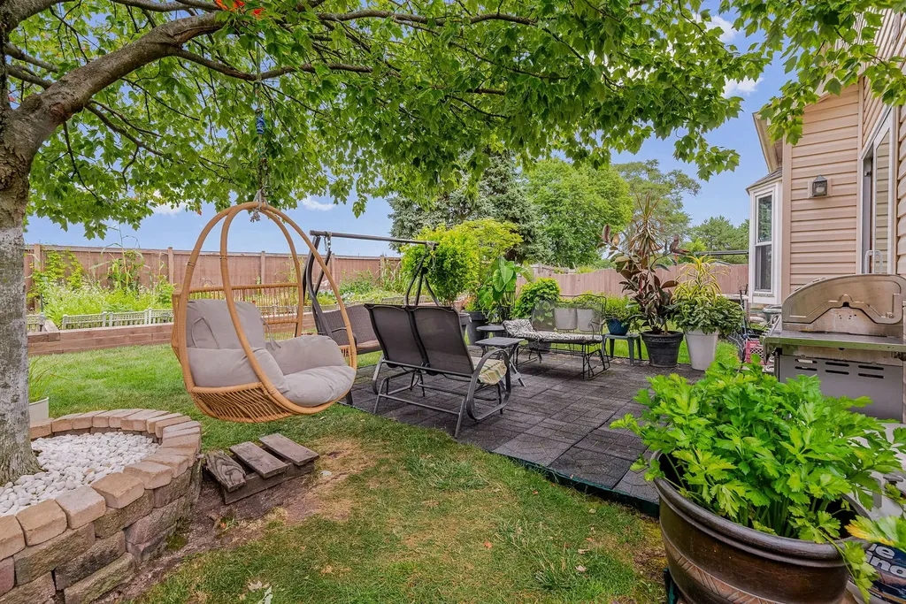 1311 Trinity Drive Carol Stream IL 60188