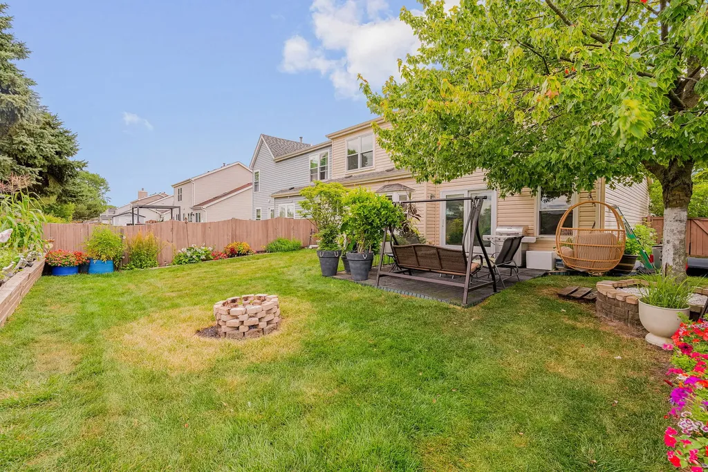 1311 Trinity Drive Carol Stream IL 60188