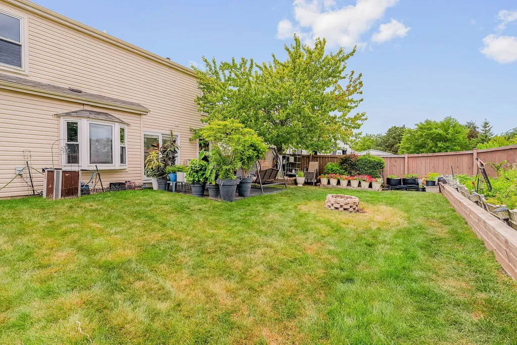 1311 Trinity Drive Carol Stream IL 60188