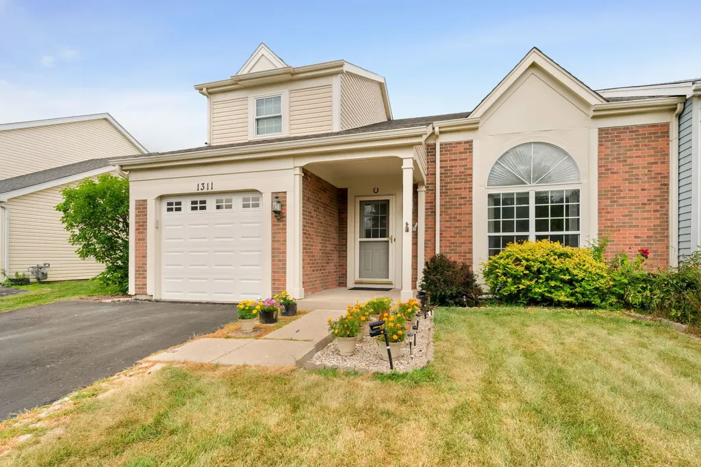 1311 Trinity Drive Carol Stream IL 60188
