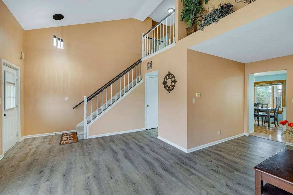 1311 Trinity Drive Carol Stream IL 60188