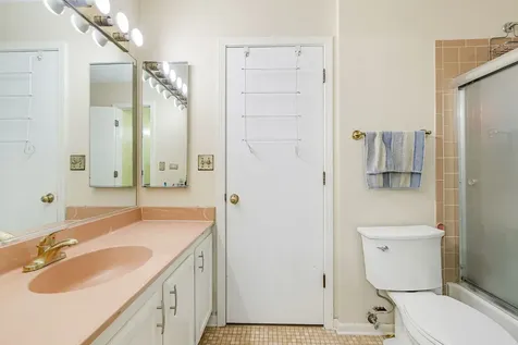 1311 Trinity Drive Carol Stream IL 60188