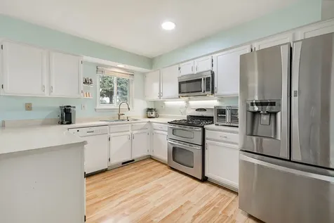 1311 Trinity Drive Carol Stream IL 60188