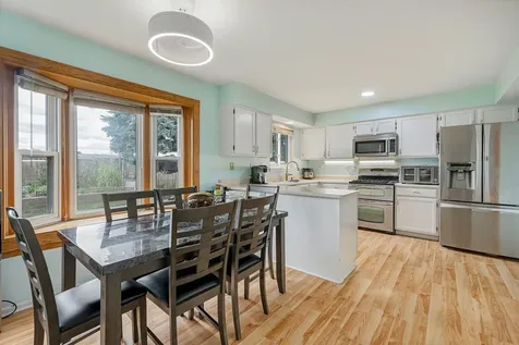 1311 Trinity Drive Carol Stream IL 60188