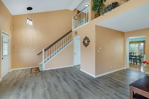 1311 Trinity Drive Carol Stream IL 60188