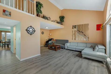 1311 Trinity Drive Carol Stream IL 60188