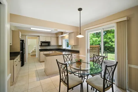 6 Londonderry Lane Lincolnshire IL 60069