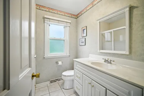 6 Londonderry Lane Lincolnshire IL 60069