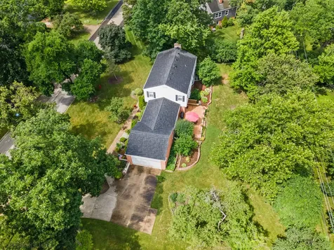 6 Londonderry Lane Lincolnshire IL 60069