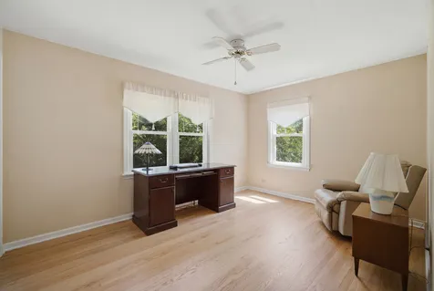 6 Londonderry Lane Lincolnshire IL 60069