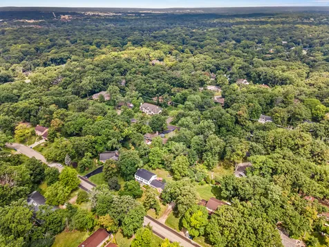 6 Londonderry Lane Lincolnshire IL 60069