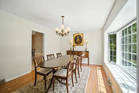6 Londonderry Lane Lincolnshire IL 60069