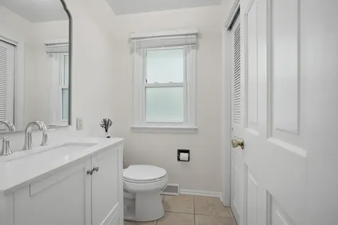 6 Londonderry Lane Lincolnshire IL 60069