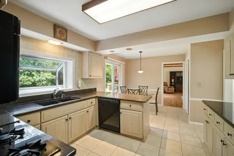 6 Londonderry Lane Lincolnshire IL 60069