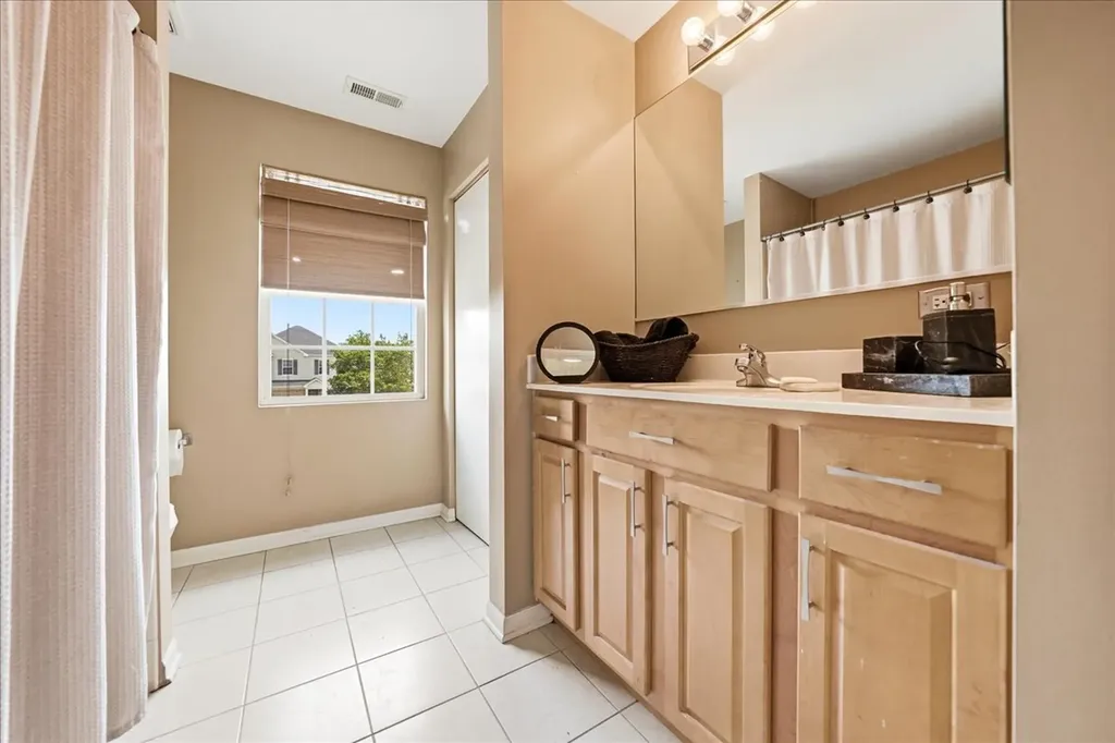 387 South Palmer Drive Bolingbrook IL 60490
