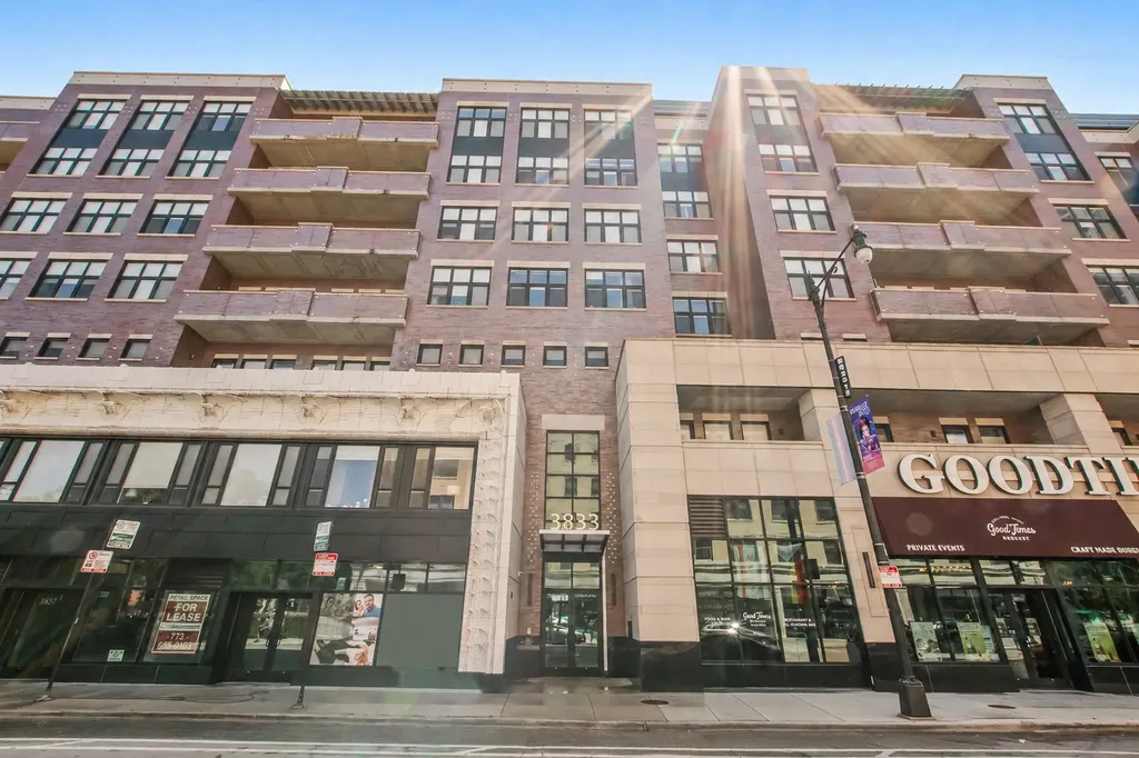3833 North Broadway Street Chicago IL 60613