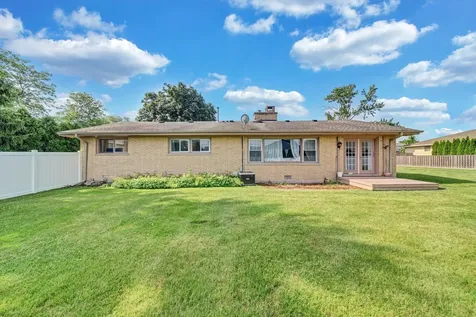 116 East Brittany Drive Arlington Heights IL 60004