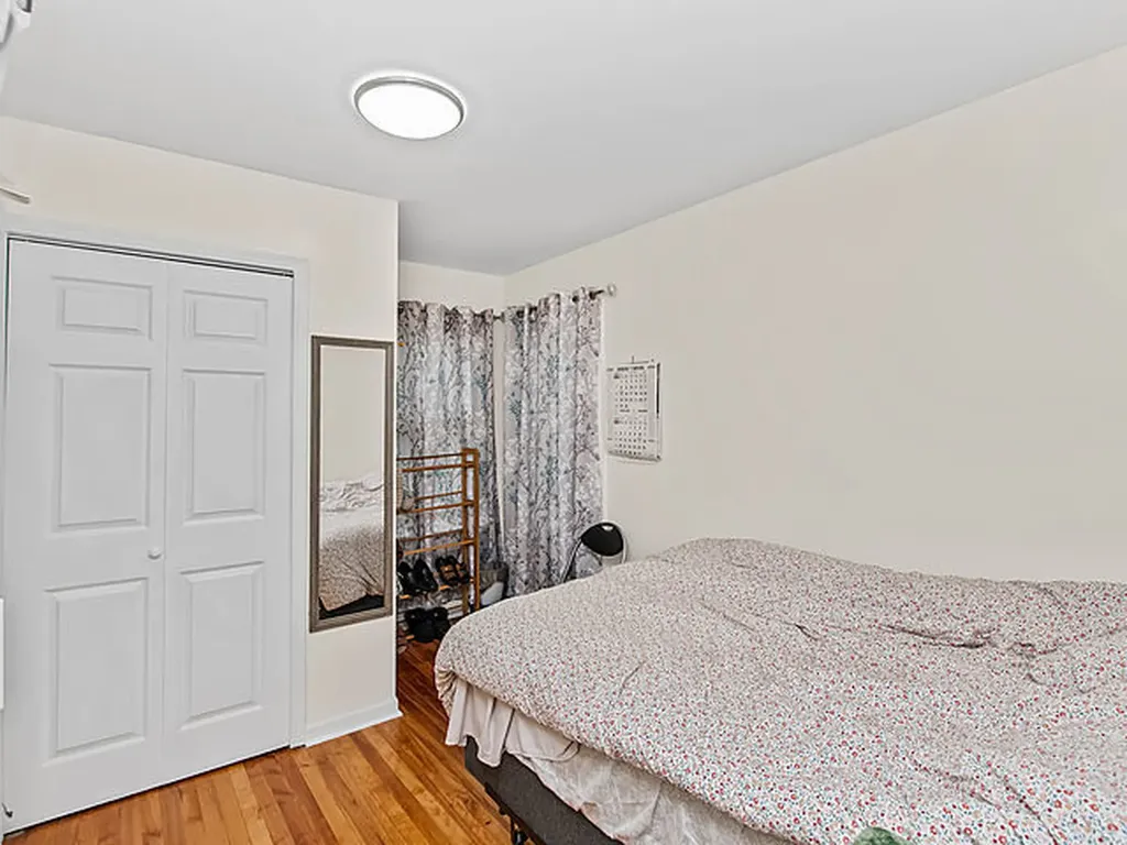 6952 West Summerdale Avenue Chicago IL 60656