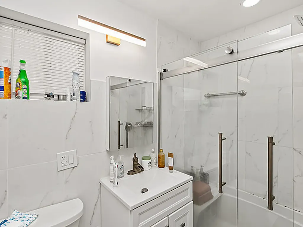6952 West Summerdale Avenue Chicago IL 60656
