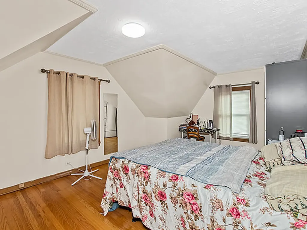 6952 West Summerdale Avenue Chicago IL 60656