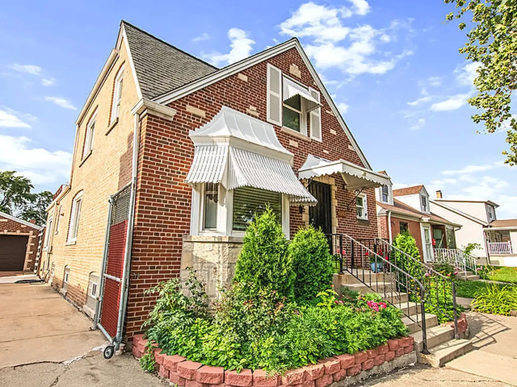 6952 West Summerdale Avenue Chicago IL 60656