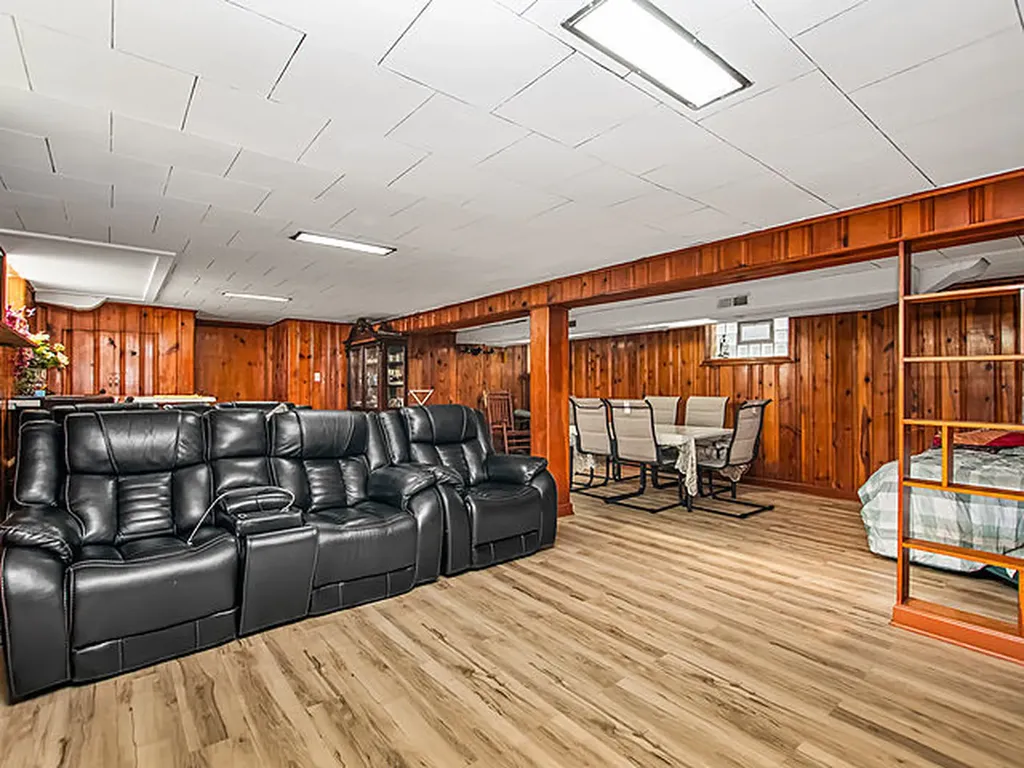 6952 West Summerdale Avenue Chicago IL 60656