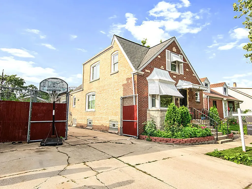 6952 West Summerdale Avenue Chicago IL 60656
