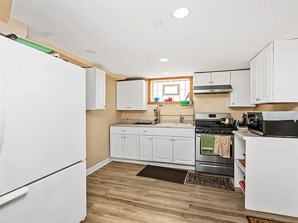 6952 West Summerdale Avenue Chicago IL 60656