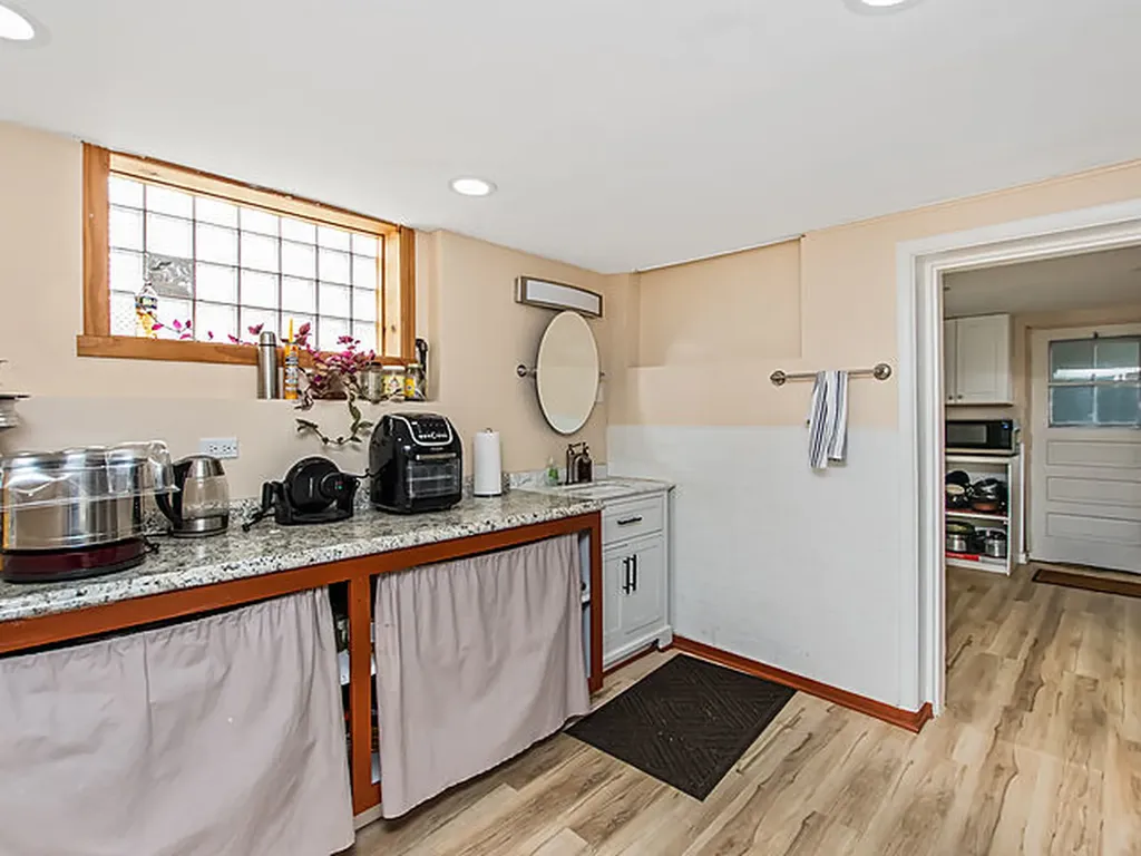 6952 West Summerdale Avenue Chicago IL 60656